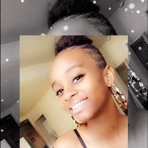 Meet your Posher, Johniqueca